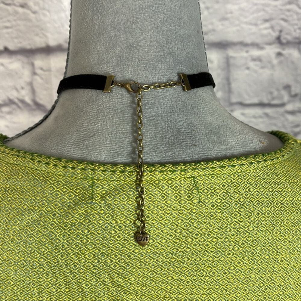 Handmade Black Velvet Choker Necklace with Dragonfly Pendant - Picture 6 of 8